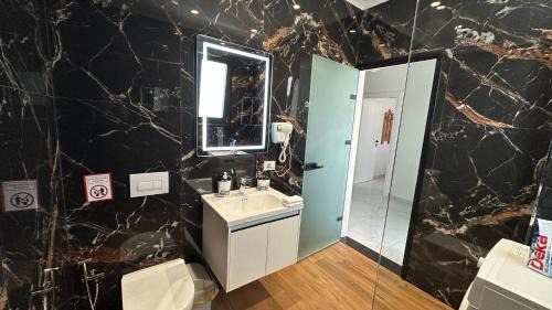 Apartment with Garden View