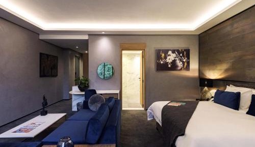 Deluxe King Suite with Garden and Pool View