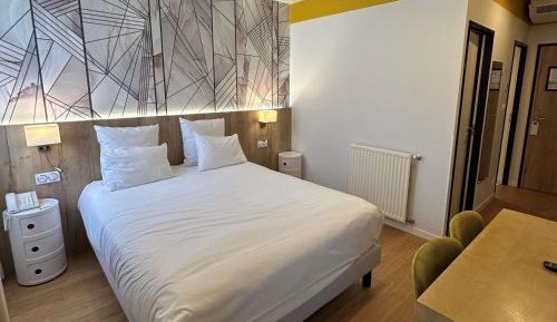 Standard Room with Four Single Beds