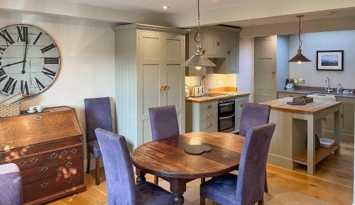 Three-Bedroom Holiday Home 