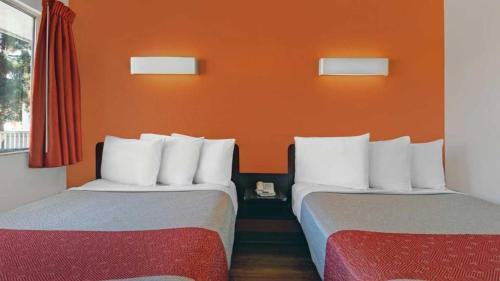 Double Room with Two Double Beds - Non-Smoking