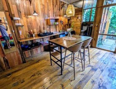 One-Bedroom Deluxe Apartment