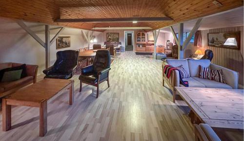 Eight-Bedroom Holiday Home