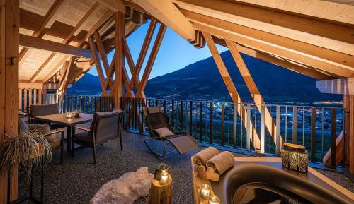 Two-Bedroom Apartment with Mountain View