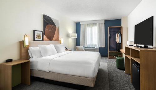 King Room with Mobility Accessible Tub