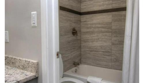 2 Full Bed with Kitchenette Non-Smoking