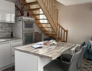 Apartment with Pool View 