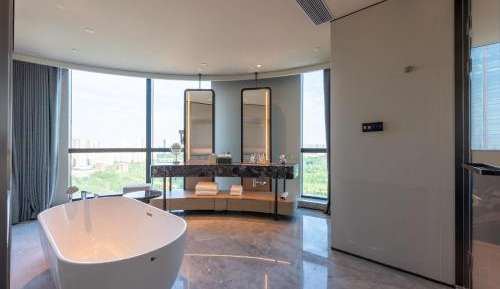 One-Bedroom Suite with Dining Pantry and Study Area