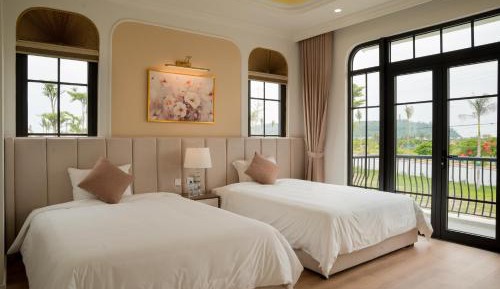 Lake Villa (7BR)
