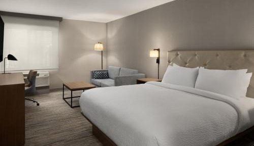 Larger Guest room, 1 King, Sofa bed