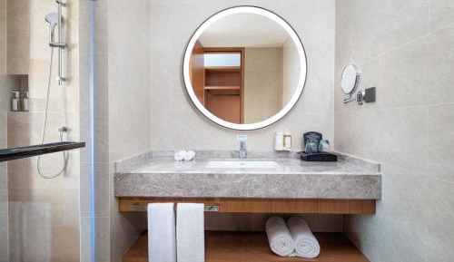 Standard King Room with Garden View