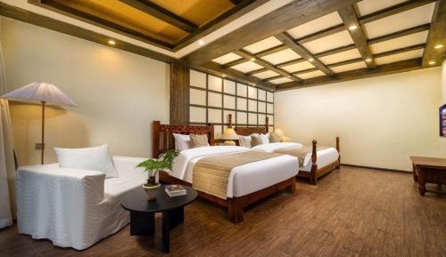 Family Room with Garden View