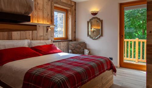 One-Bedroom Apartment with Balcony and Mountain View  