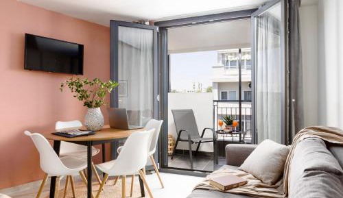 Superior One-Bedroom Apartment with Balcony