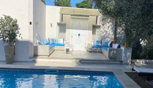 Queen Suite with Pool View