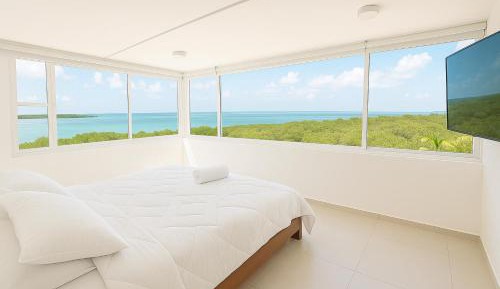 3911 - Panoramic Suite with Kitchenette Lagoon View