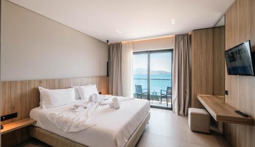 Deluxe Double Room with Balcony and Sea View