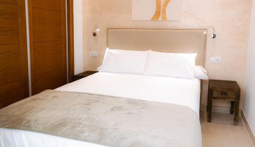 One-Bedroom Apartment with Balcony