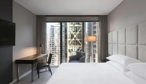 Deluxe King Room with City View