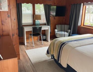 Standard Queen Room