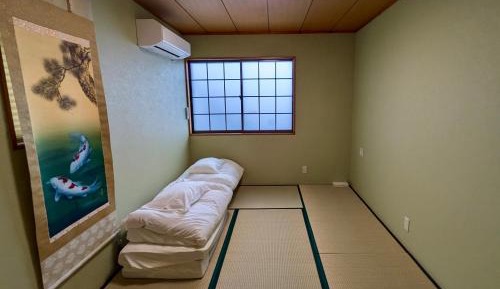 Standard Twin Room with Shared Bathroom