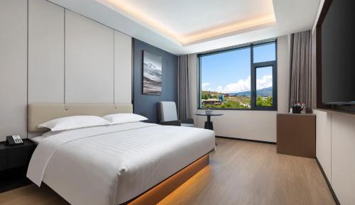 Deluxe King Room - Non-Smoking