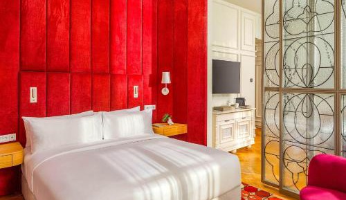 One-Bedroom Suite with Danube View