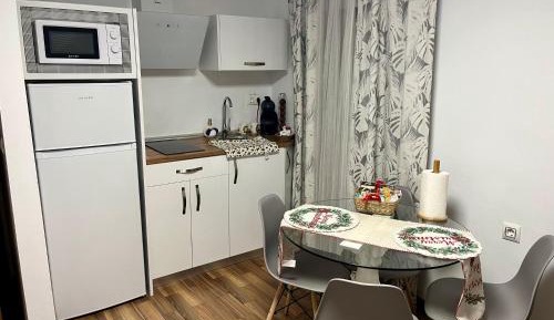 One-Bedroom Apartment with stair access 