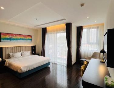 One-Bedroom Apartment with City View