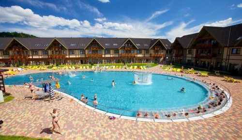 Apartment with Pool View 