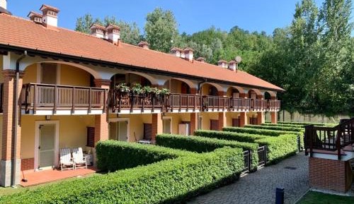One-Bedroom Apartment with Garden View