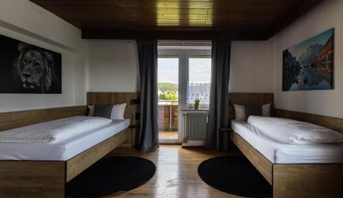 Basic Triple Room with Shared Bathroom