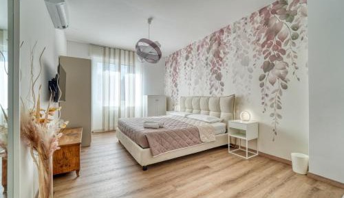 One-Bedroom Apartment with Balcony