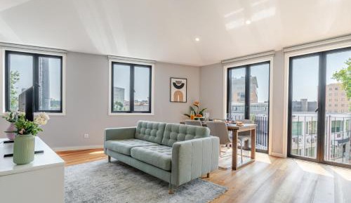 Two-Bedroom Deluxe Apartment with Balcony