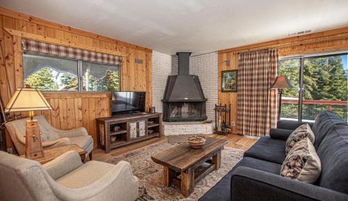 Three-Bedroom Holiday Home 