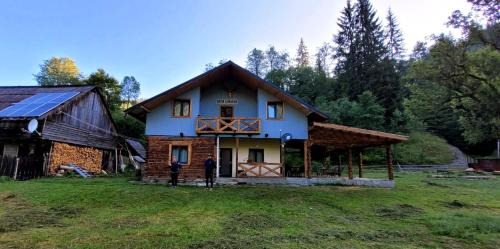 Six-Bedroom House