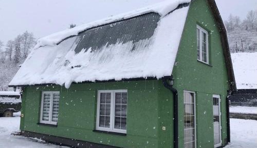 Three-Bedroom Apartment with Mountain View