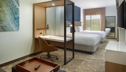 Queen Suite with Two Queen Beds and Mountain View