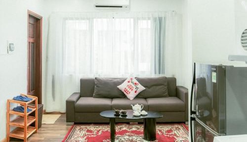 One-Bedroom Apartment with Balcony