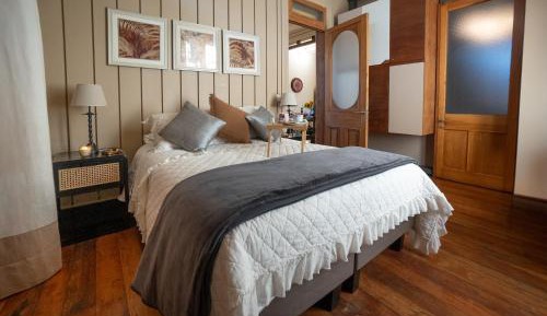 Two-Bedroom Apartment with Balcony and Sea View