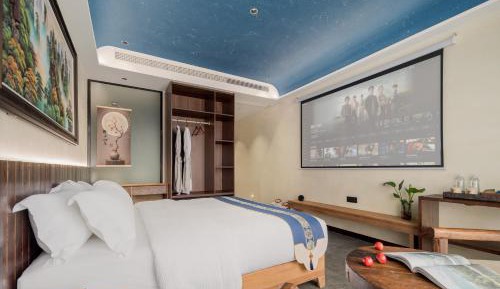 Deluxe Queen Room