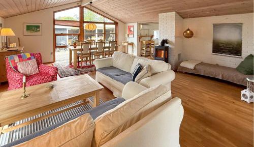 Four-Bedroom Holiday Home