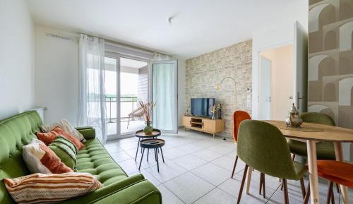 One-Bedroom Apartment with Terrace