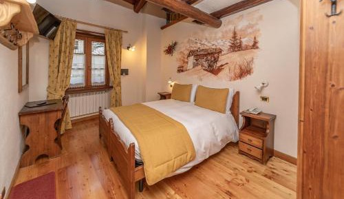 Double Room/Twin with Single Beds