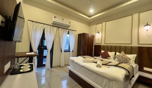 Double Room with Lake View