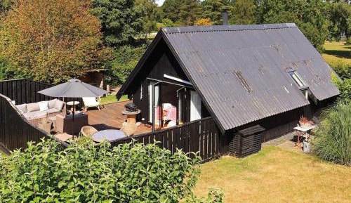 One-Bedroom Holiday Home