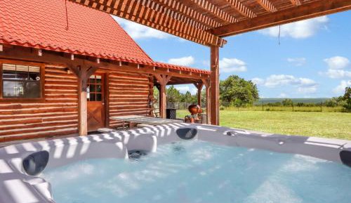 Three-Bedroom Vacation Home 