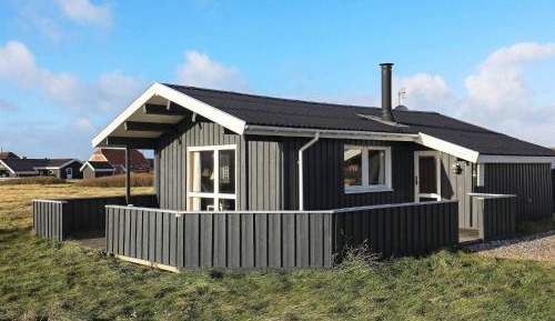 Three-Bedroom Holiday Home 