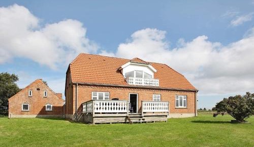 Five-Bedroom Holiday Home