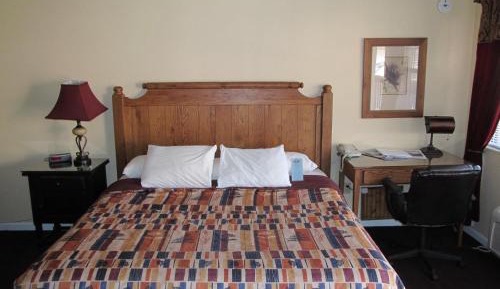 King or Queen Room with Spa Bath - Non-Smoking